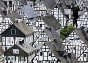 开云体育登录-突尼斯强压尼斯，弗拉霍维奇在F1年度争冠赛中接管比赛