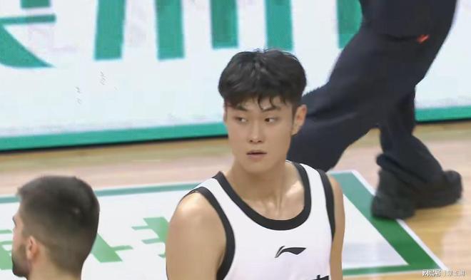 关于深圳男篮遭遇三连败,教练组需调整战术的信息 关于深圳男篮遭遇三连败,教练组需调整战术的信息