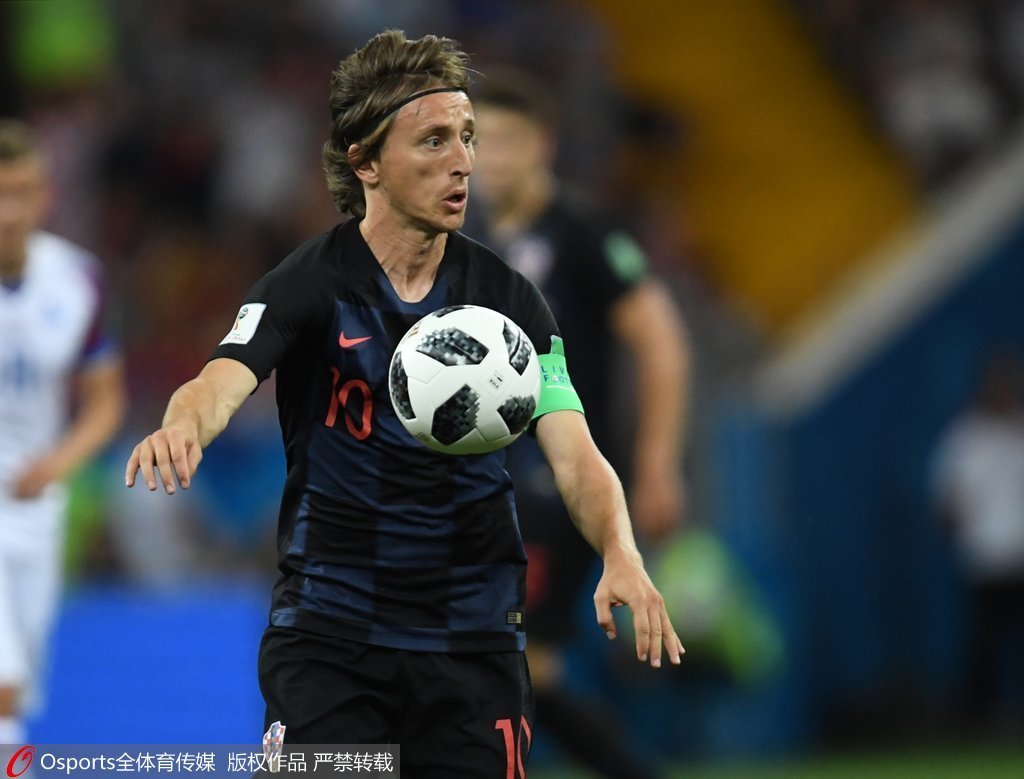 包含罗马中场发威，连续助攻助球队笑到最后的词条