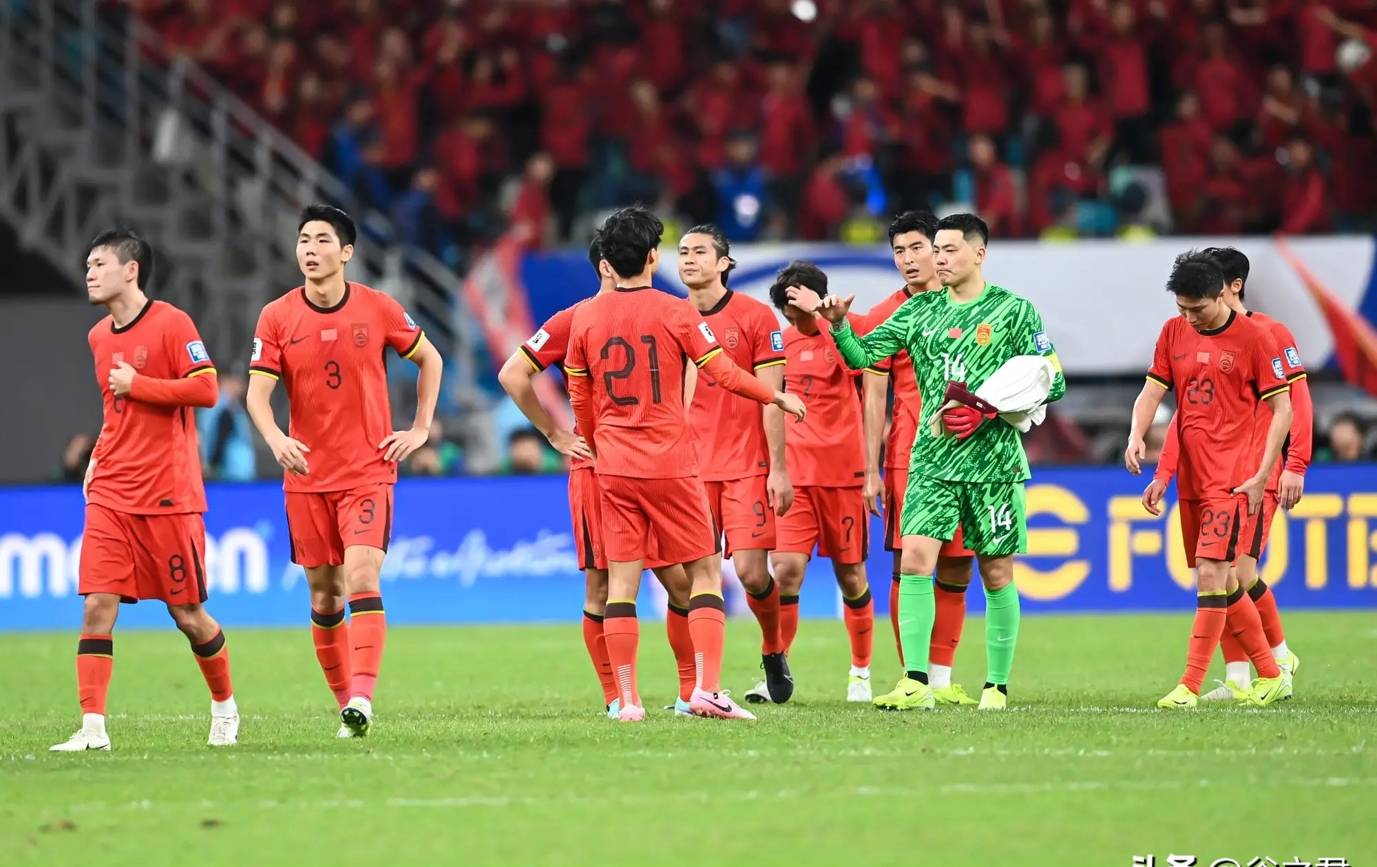 中亚球员突破重围，取得胜利