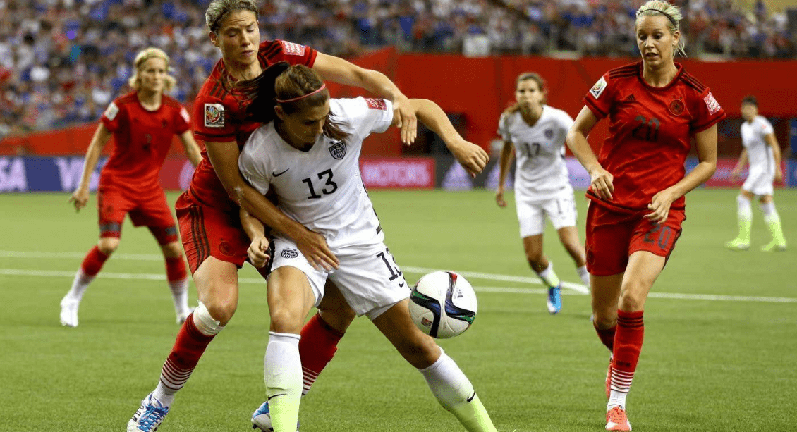 关于加拿大女足队员在比赛中取得辉煌战绩的信息