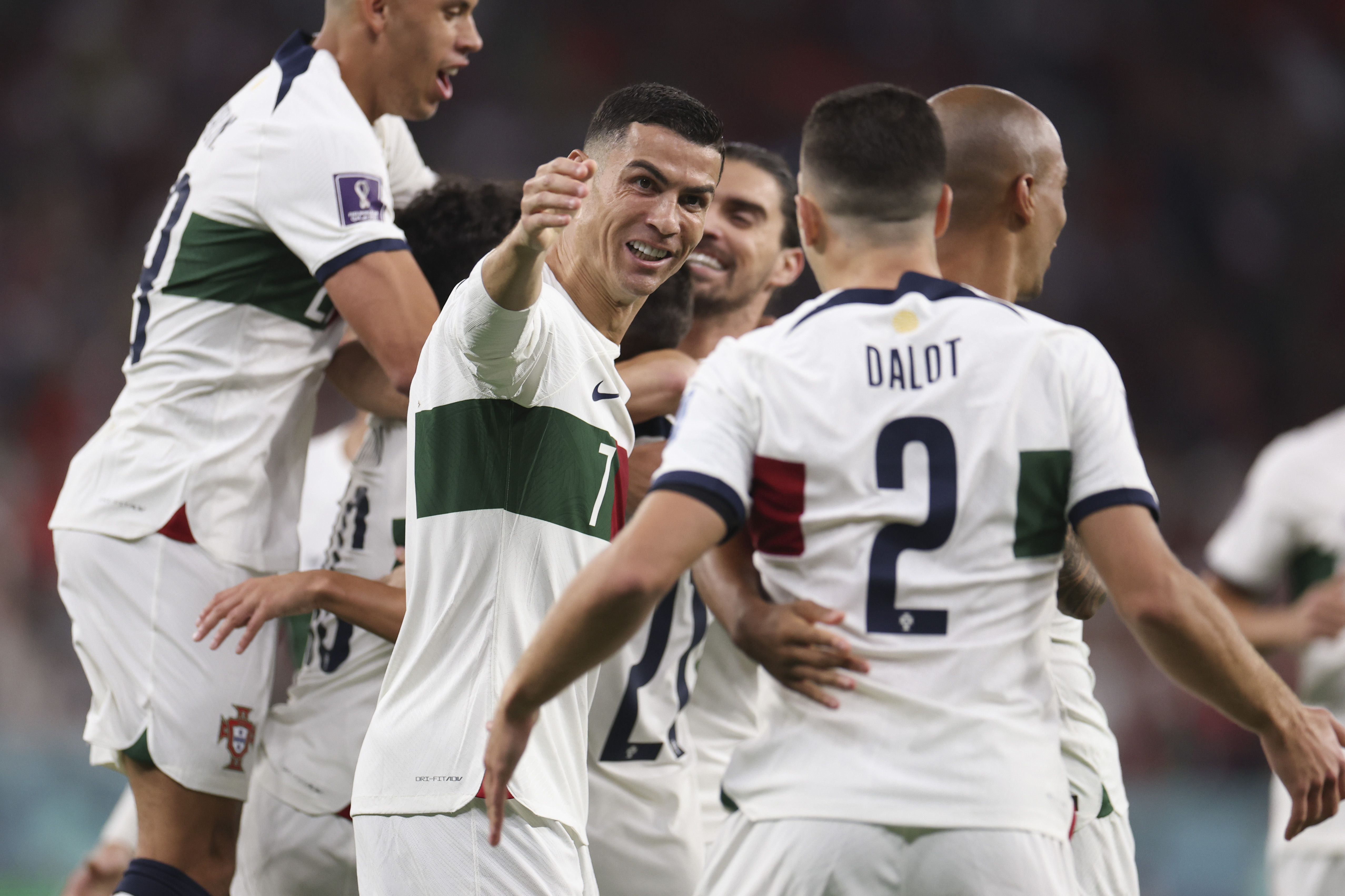 关于葡萄牙队团结一致，展现强大实力晋级的信息