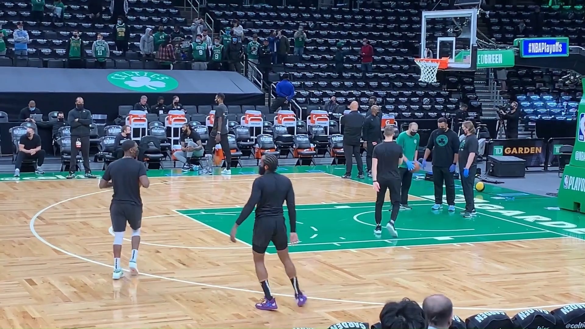 篮网险胜凯尔特人，赢得胜利