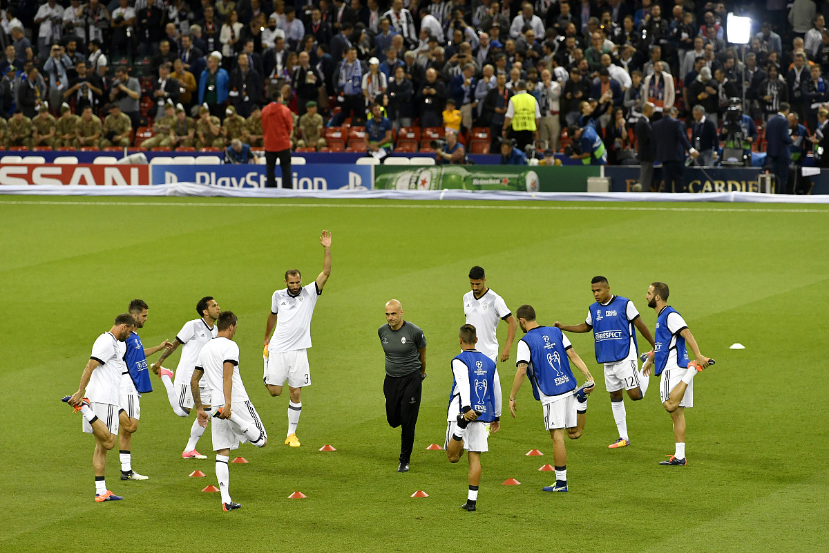 关于巴黎圣日耳曼轻取欧洲网球队，Peanut极限生还后反打激烈交锋淘汰赛，锁定晋级资格的信息