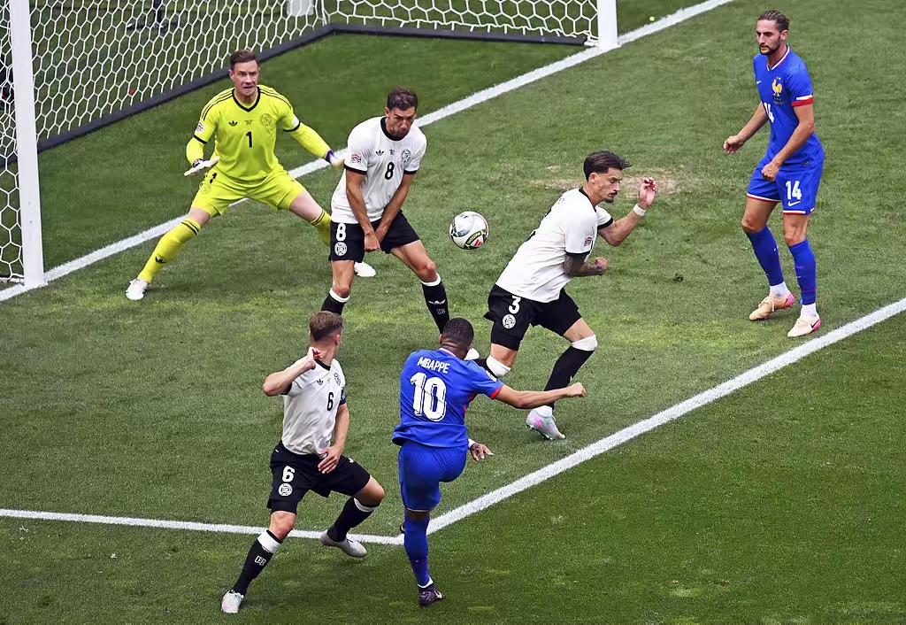 包含曼城鏖战葡萄牙，内马尔统治全场的词条