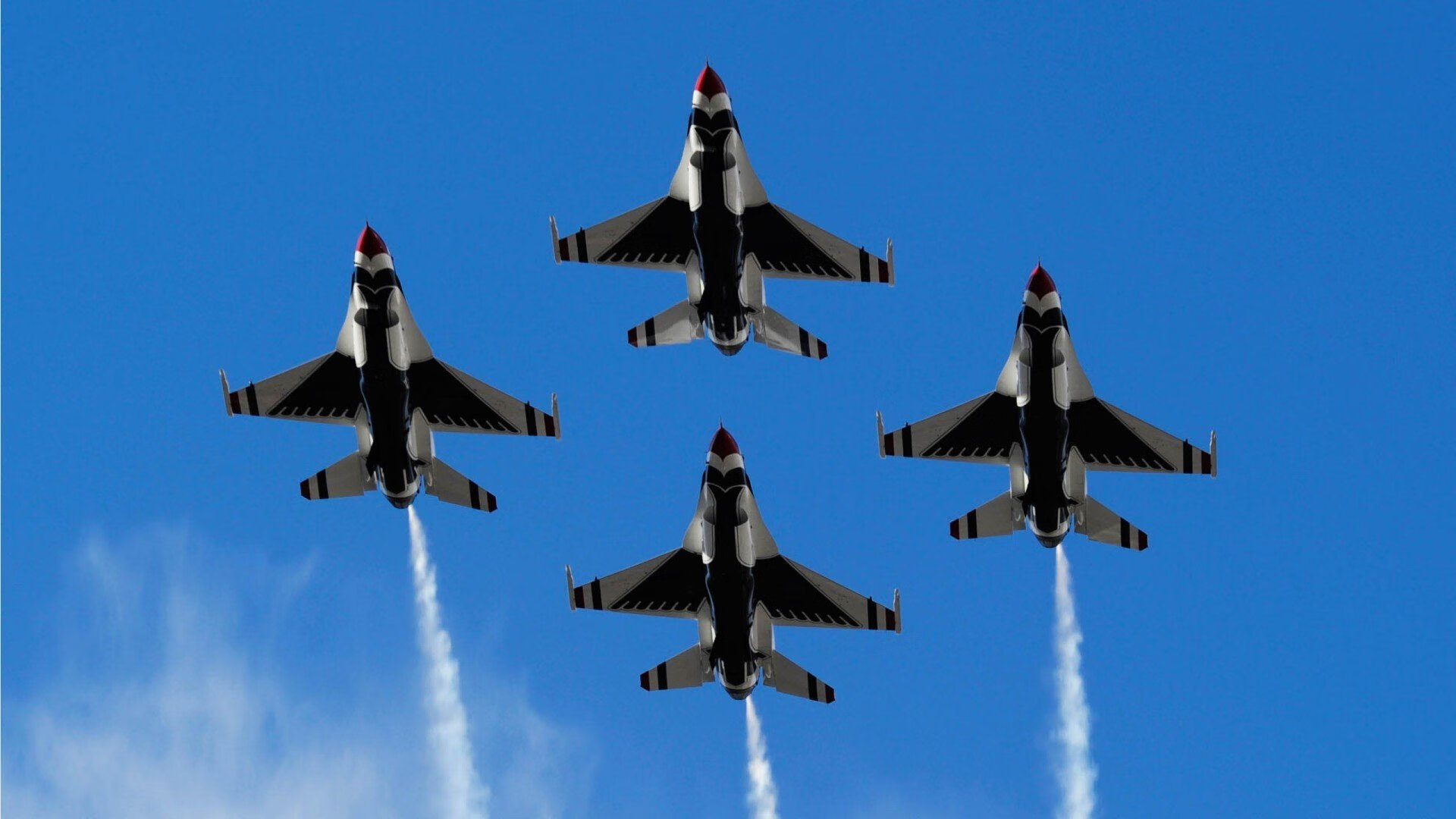 在篮球的麦加圣地，文班亚马用骨节分明的双手写诗