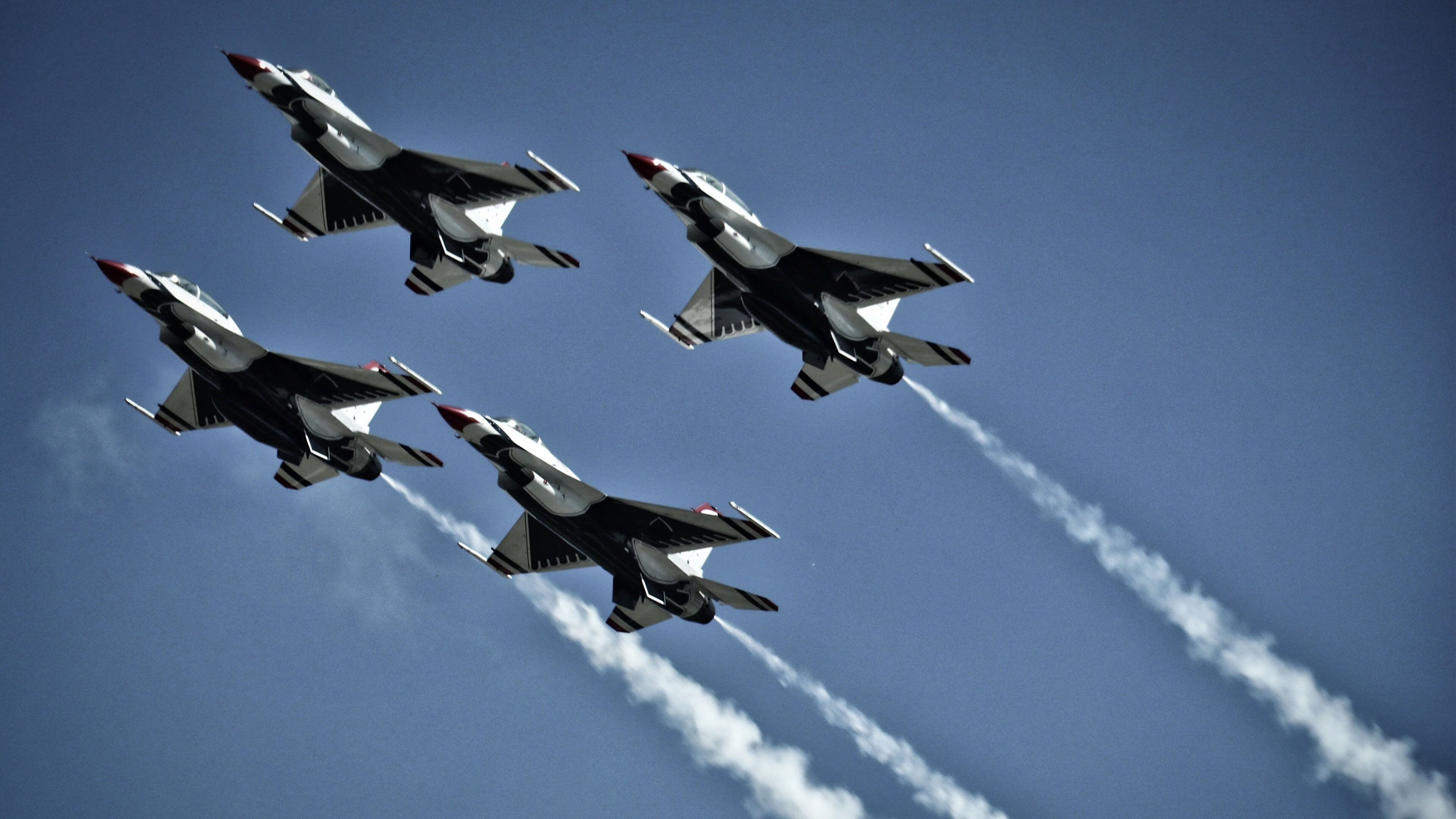 德里赫特的火山爆发与埃及的海市蜃楼,当钢铁意志刺穿命运迷雾