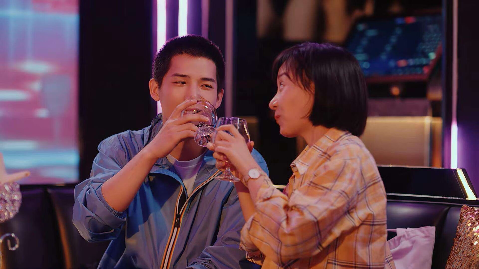 从南半球冷门到英超风暴，足球世界的两极反转与恩佐的权杖交接